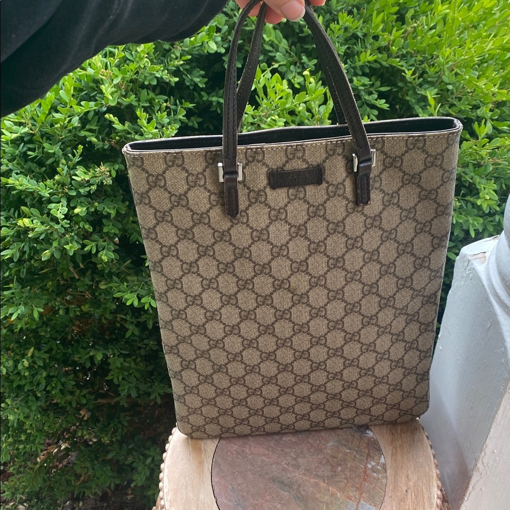 🤎😎Gucci Brown GG Monogram Messenger Tote with Dark Brown Leather Handles😎🤎 - Picture 3 of 16